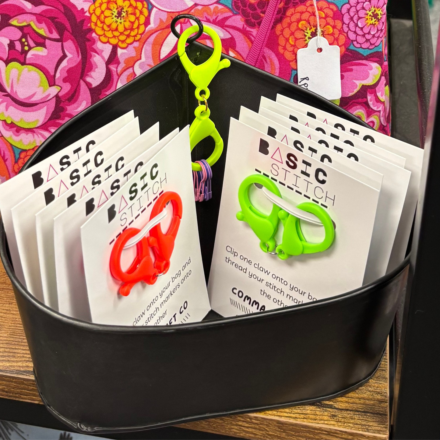 Comma Craft Stitch Marker Claw Clip Holder Keychain - Black