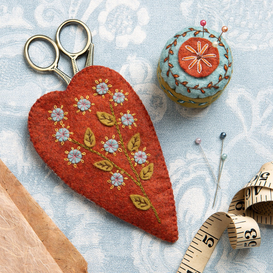 Corinne Lapierre Scissors Pouch and Mini Pin Cushion Felt Craft Mini Kit
