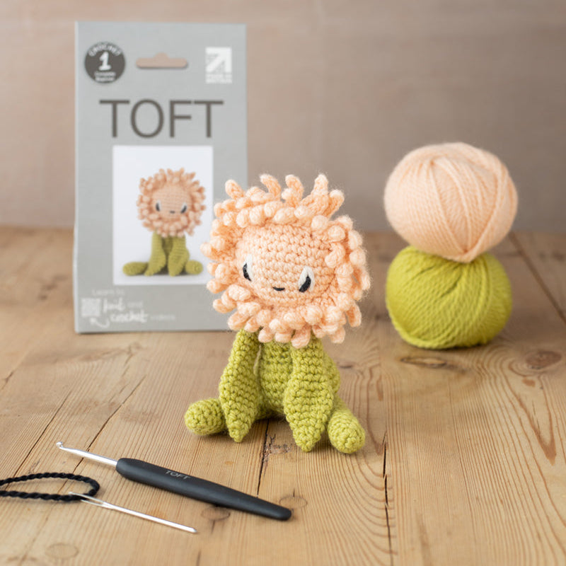 Toft Mini Crochet Kit - Mini Chrysanthemum