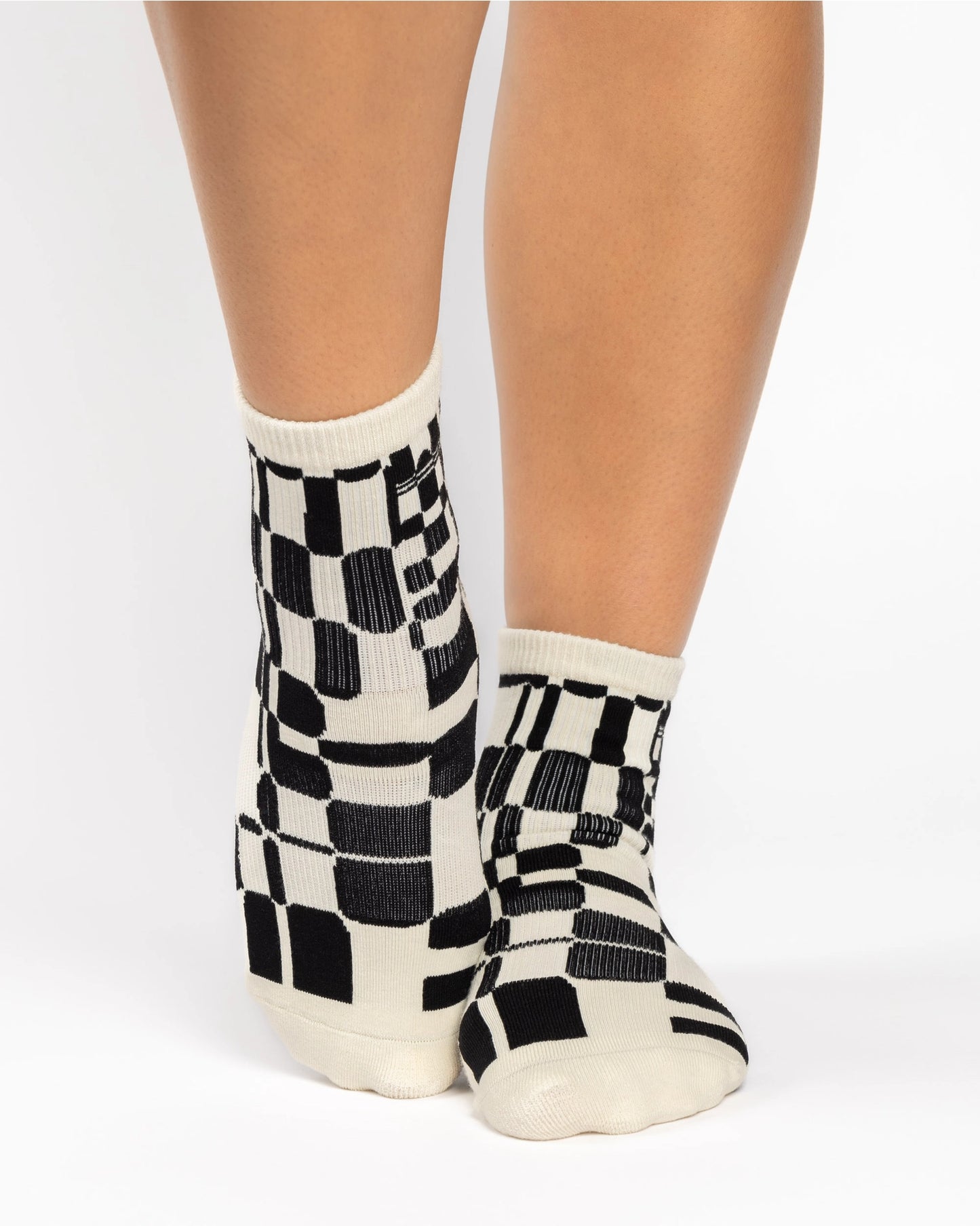 Pointe Studio -  Women's Retro Geo Ankle Grip Sock