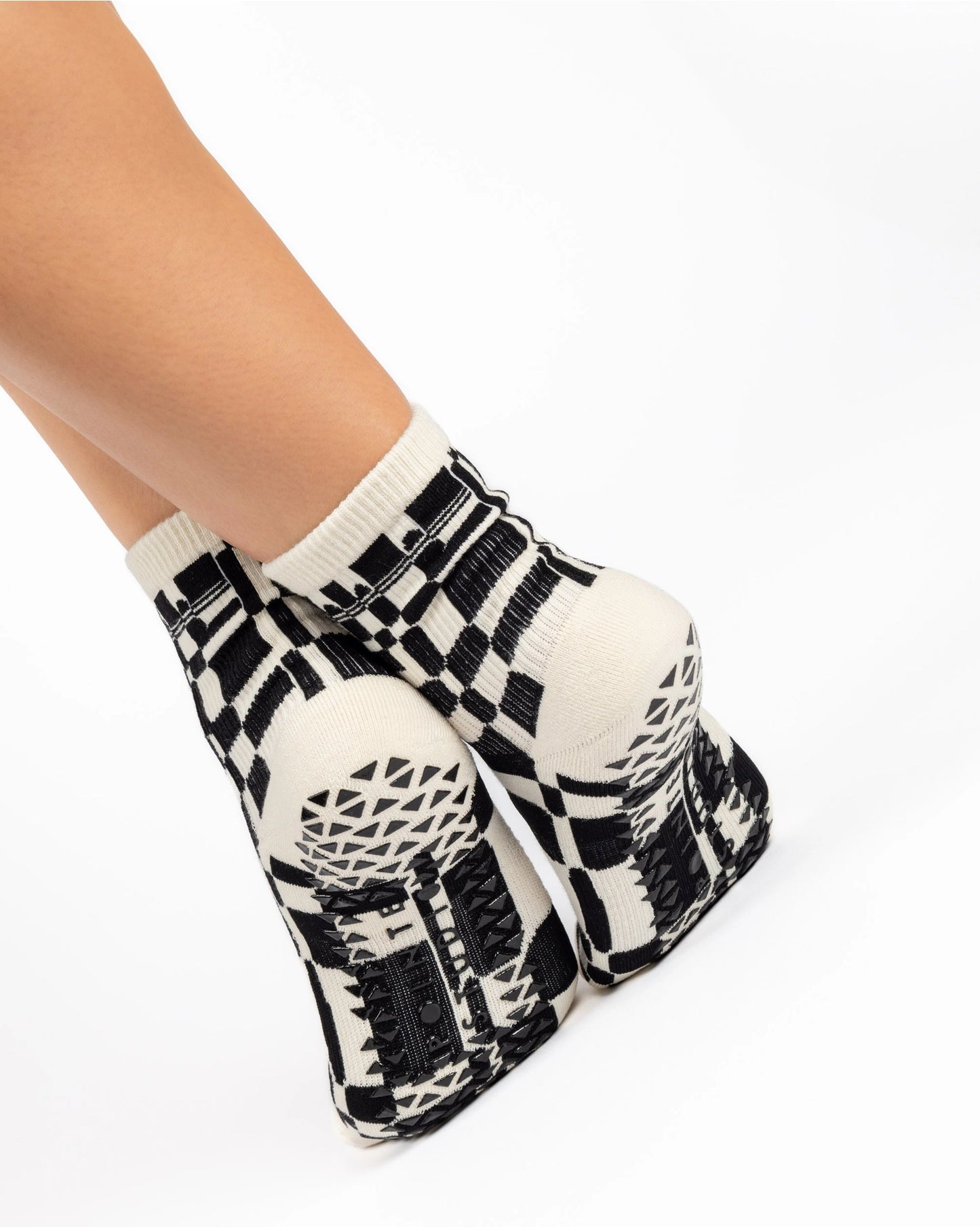 Pointe Studio -  Women's Retro Geo Ankle Grip Sock