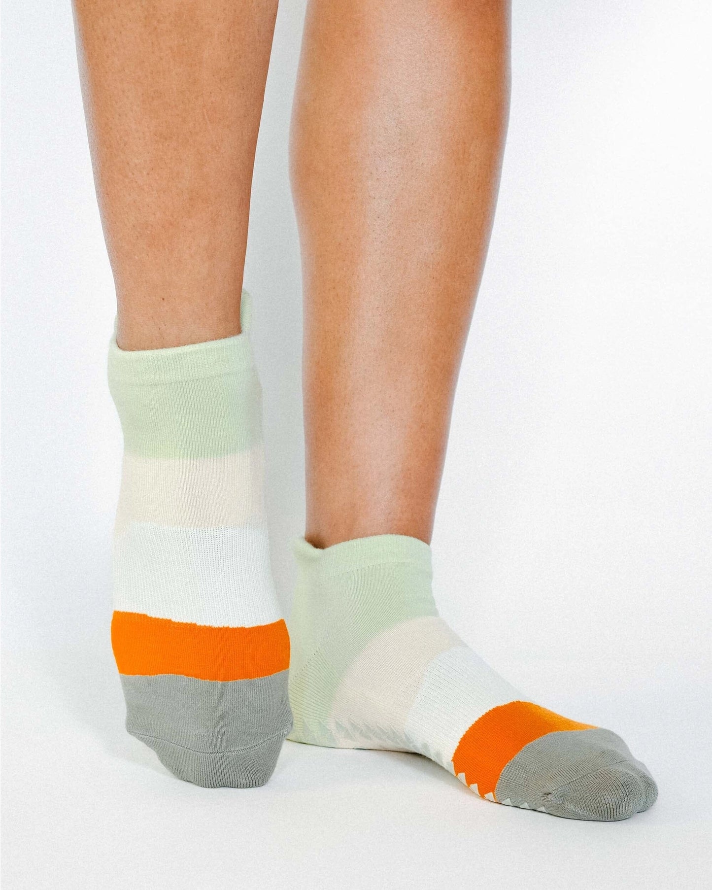 Pointe Studio - Women's Layered Striped Full Foot Grip Sock MAT