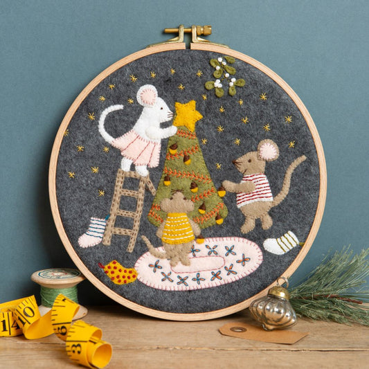 Corinne Lapierre Christmas with the Mouse Family Appliqué Hoop Craft Kit