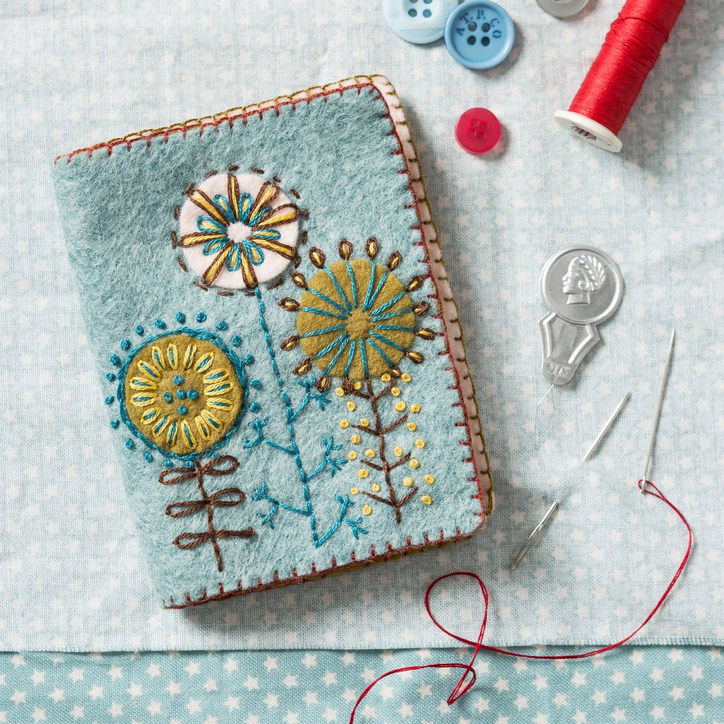 Corinne Lapierre Needle Case  Felt Craft Mini Kit