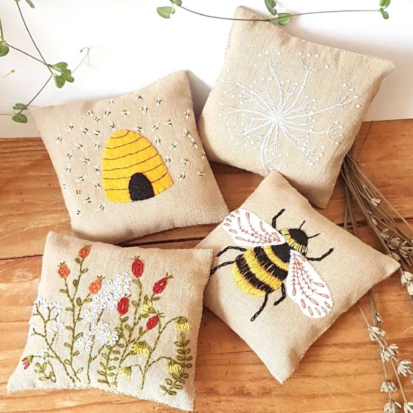 Linen Lavender Bags Embroidery Kit - Bees: English
