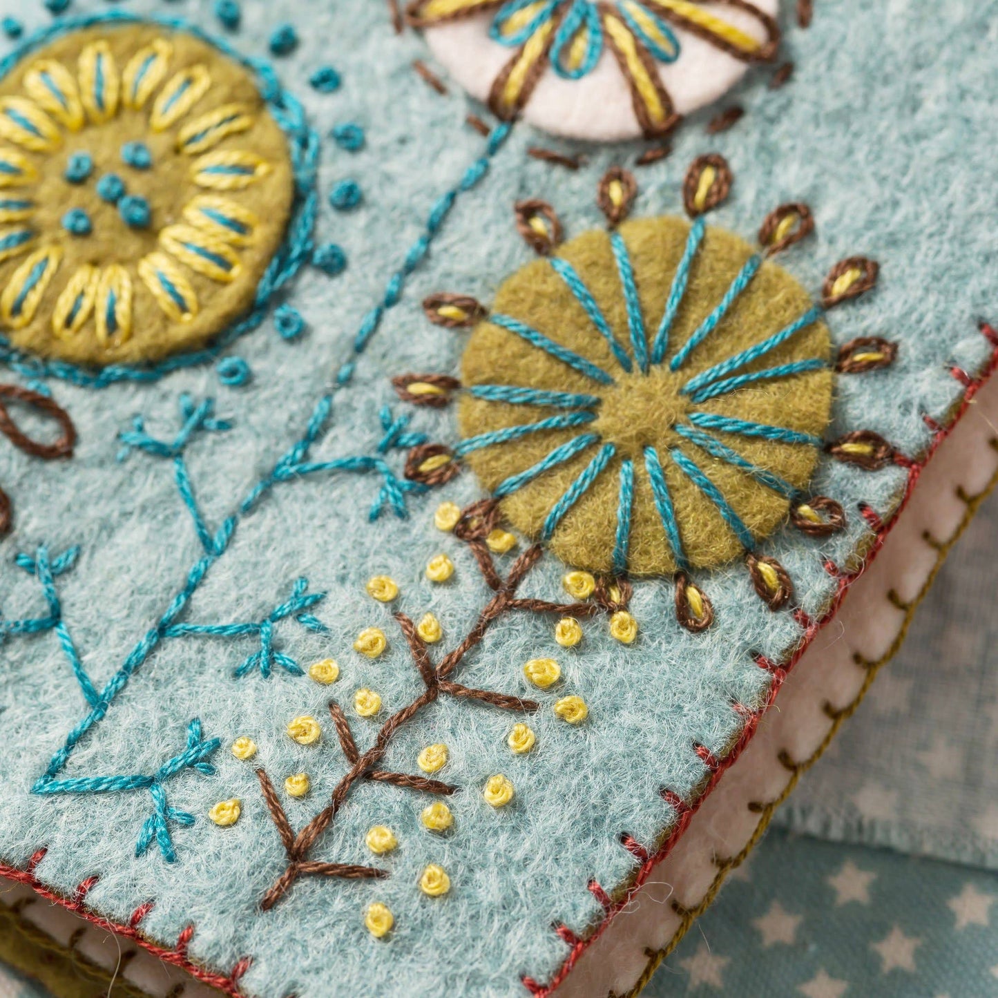 Corinne Lapierre Needle Case  Felt Craft Mini Kit