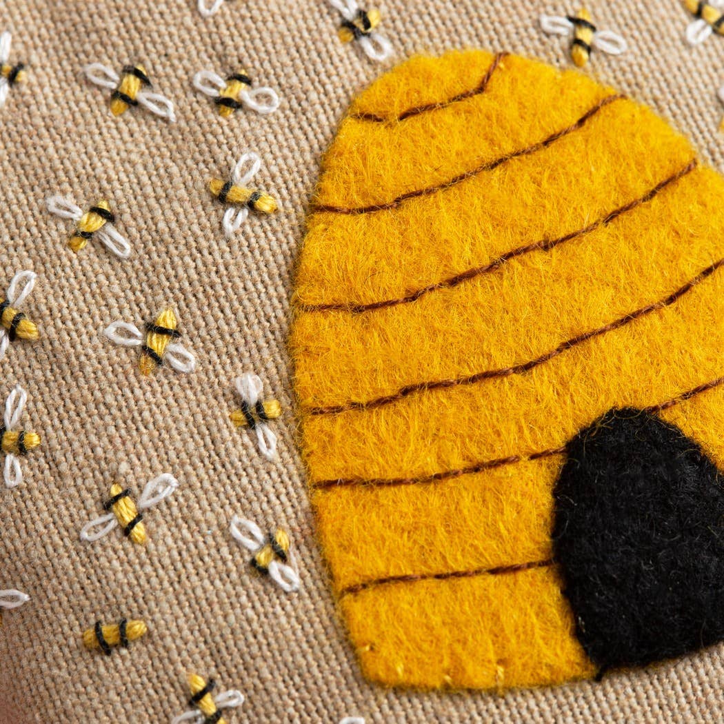 Linen Lavender Bags Embroidery Kit - Bees: English