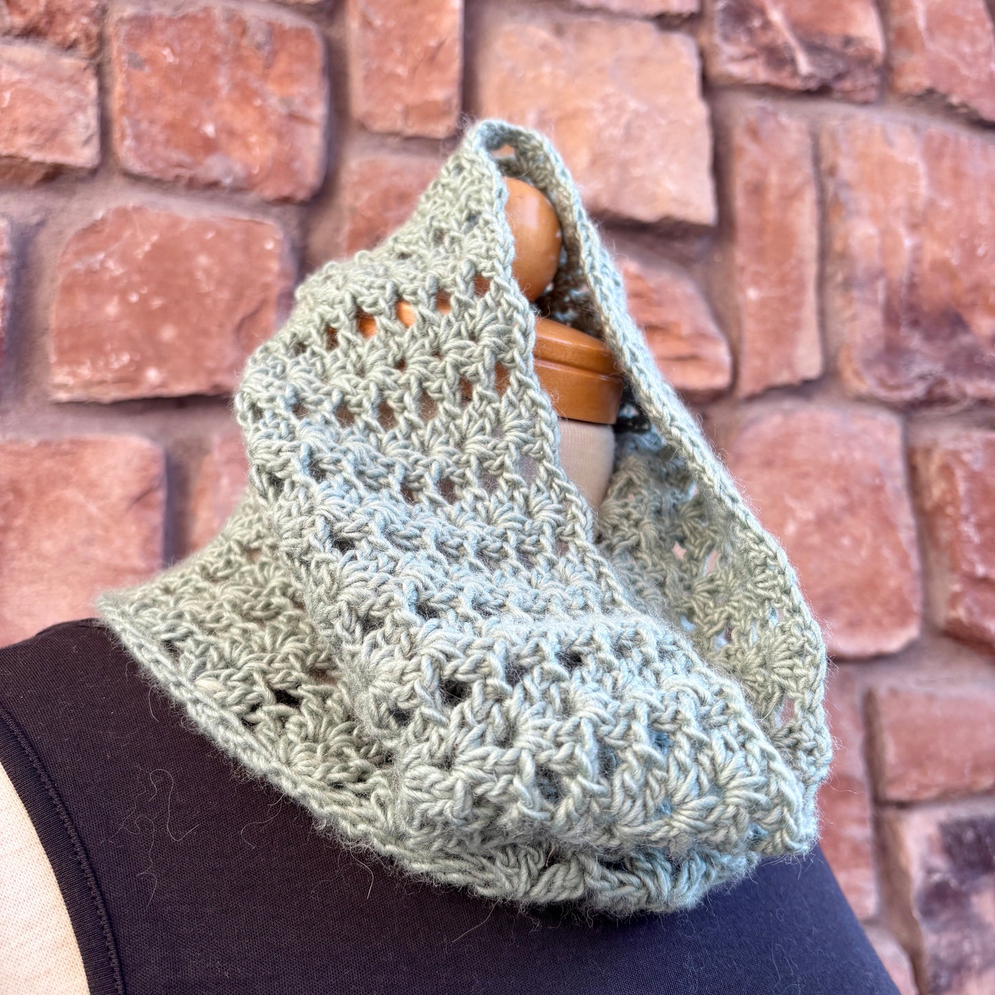 Learn to Crochet a Cowl