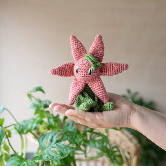 Toft Mini Crochet Kit - Mini Lily