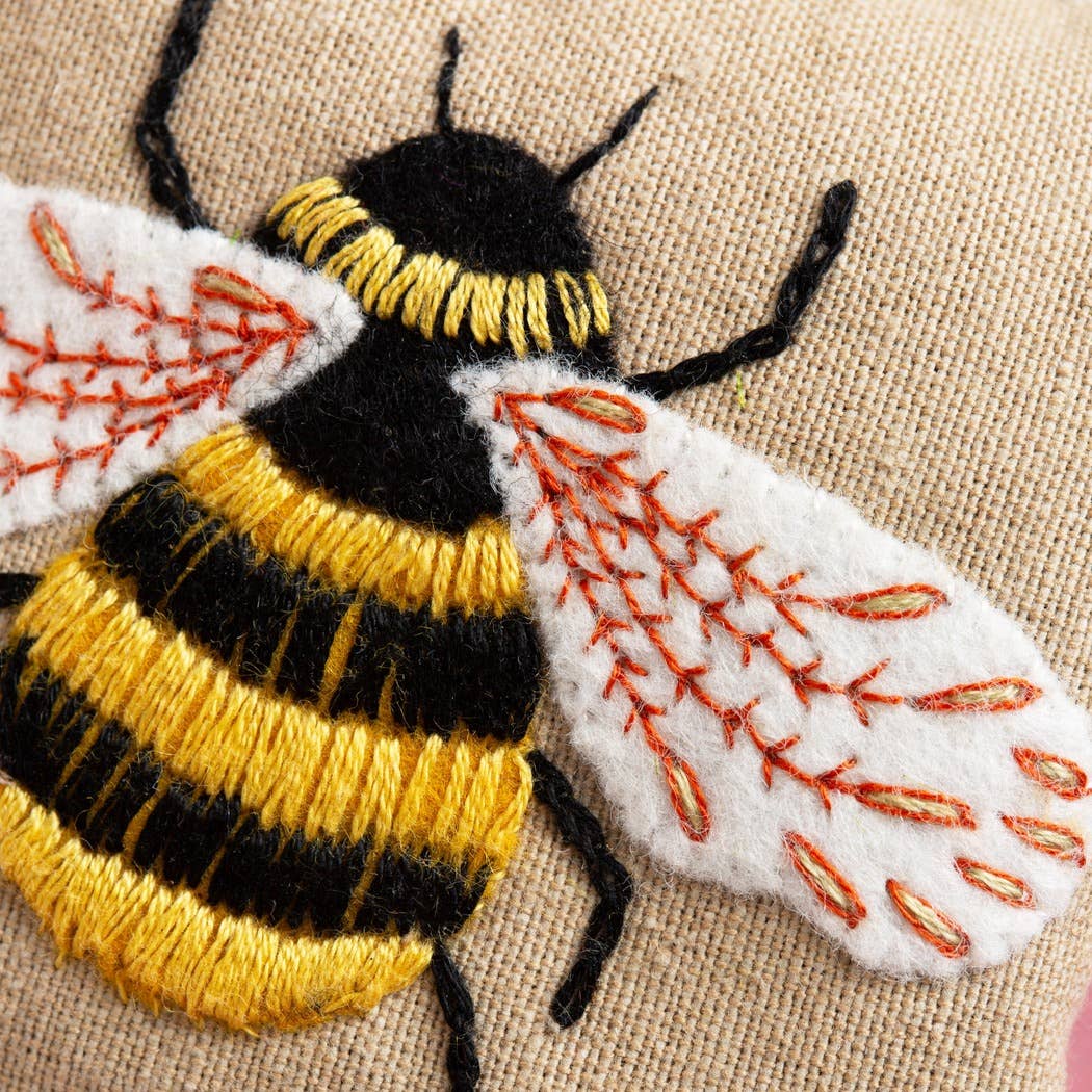 Linen Lavender Bags Embroidery Kit - Bees: English