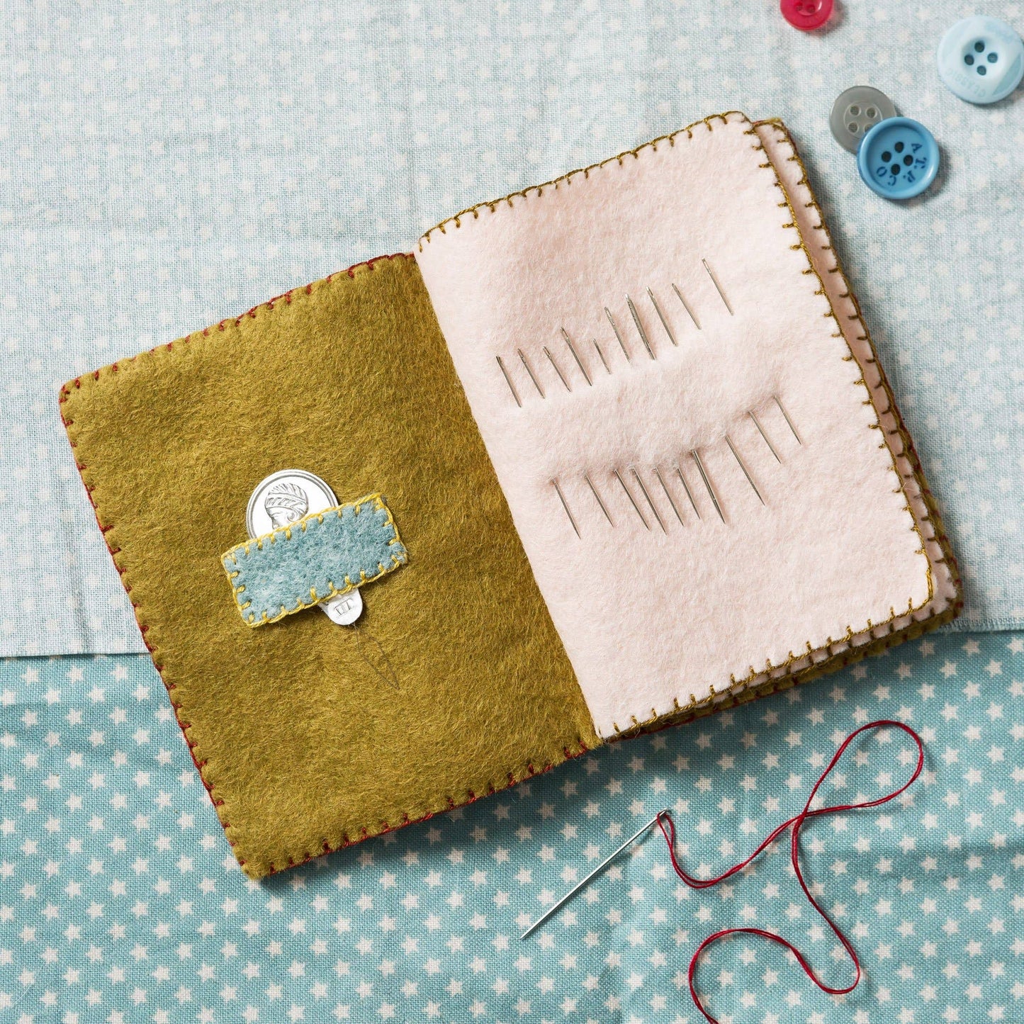 Corinne Lapierre Needle Case  Felt Craft Mini Kit