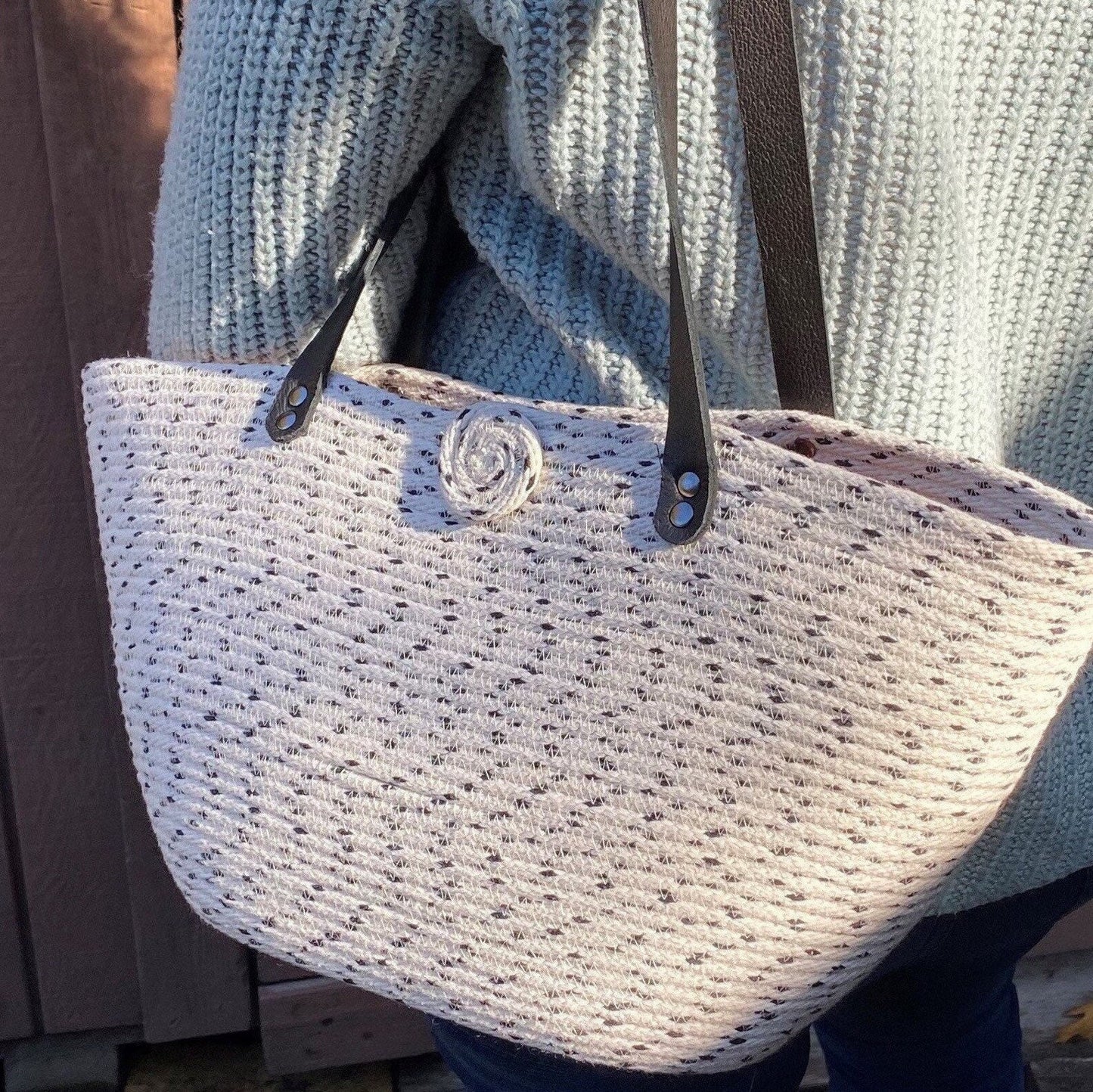 Daisilly  B & W Tote with Handles